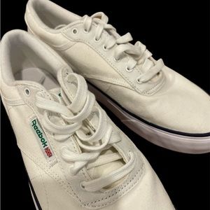 REEBOK men’s white canvas sneakers size 9 NWOT